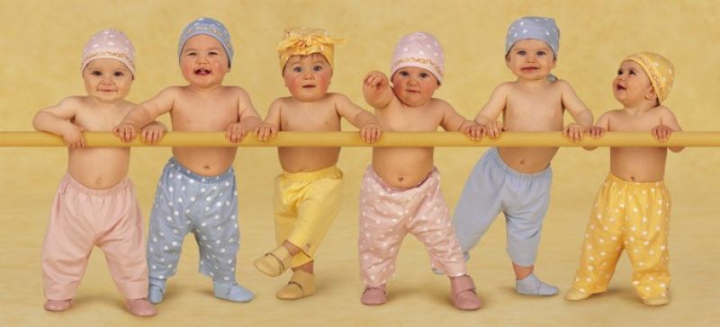 babys en topless.jpg